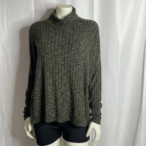 American Eagle Oversized Ribber Turtleneck Longsleeve Sweater Size M